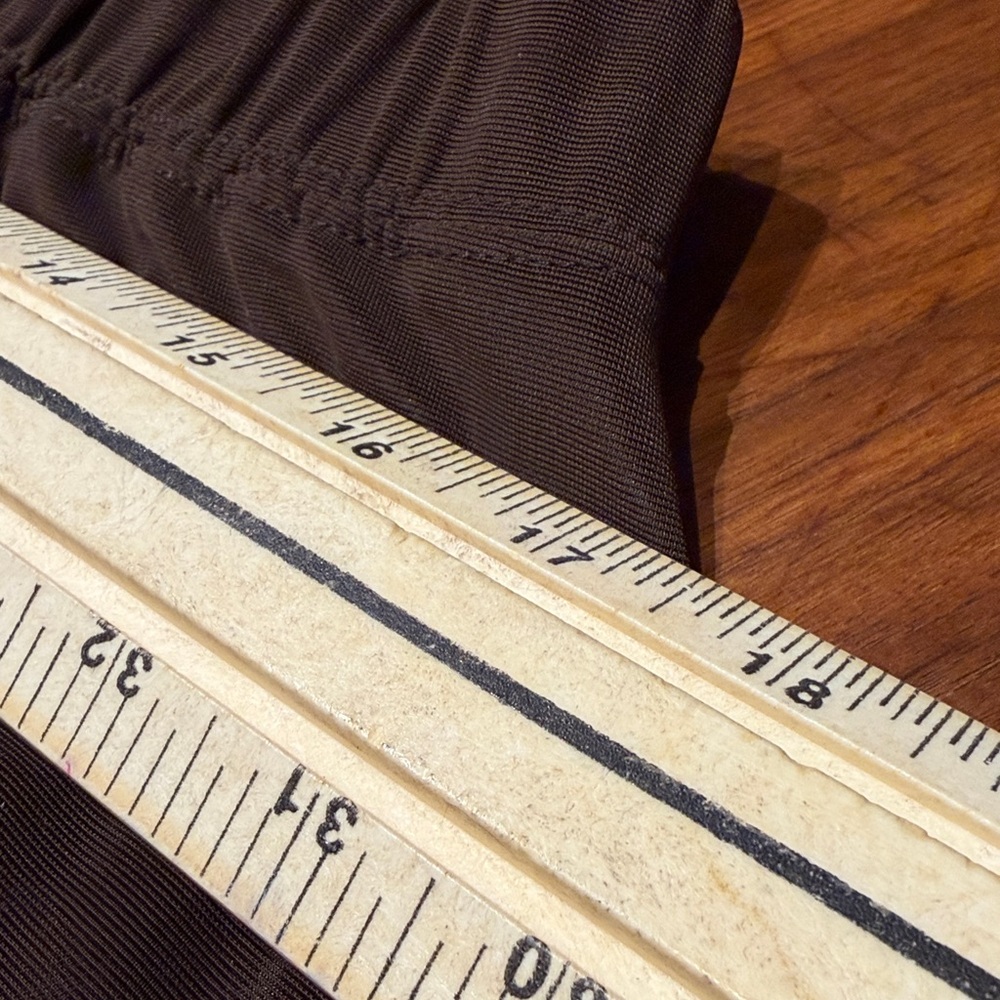Classic knee length brown pencil skirt. SH - Picture 7 of 8